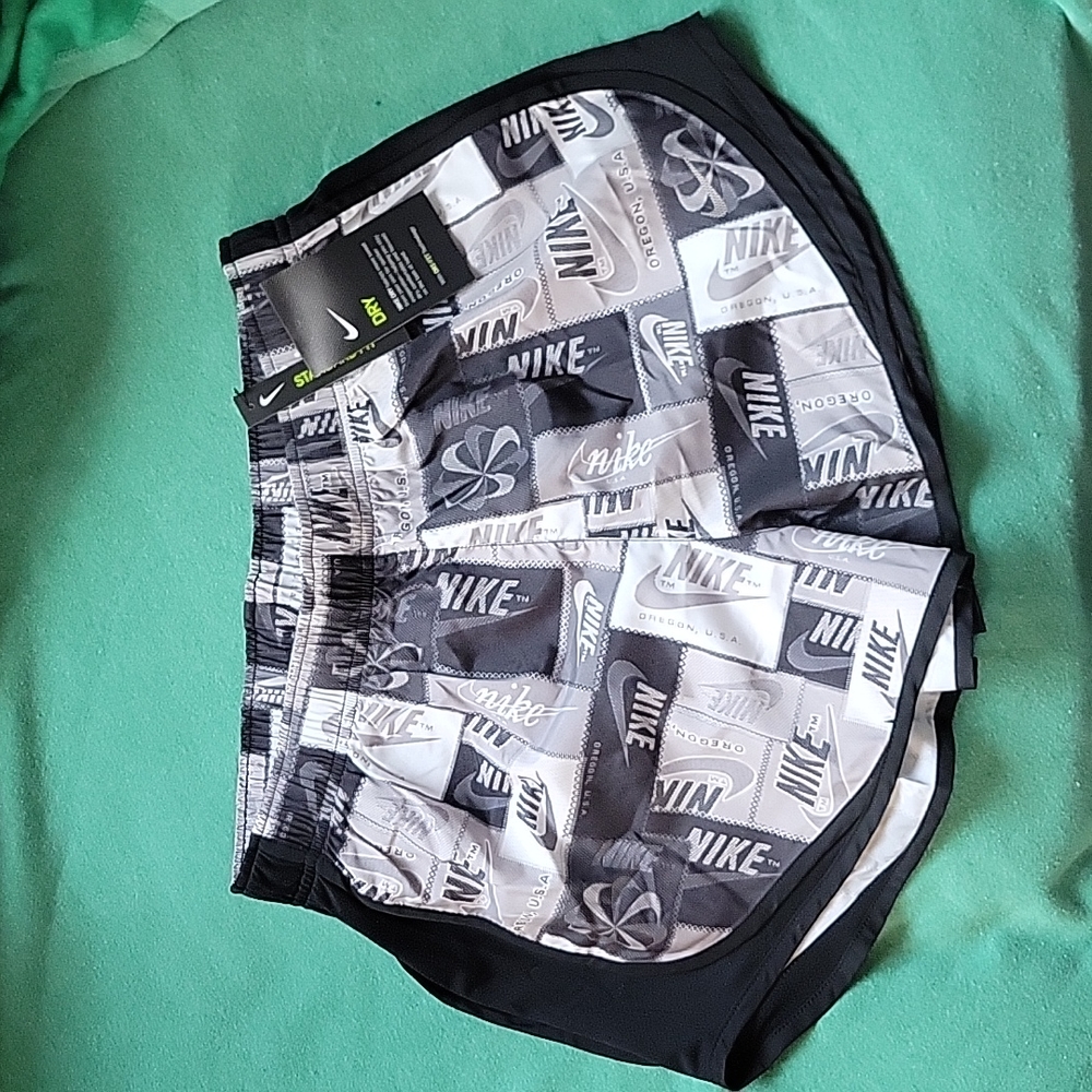 Nike Dry Running Shorts Women's Medium NWT
